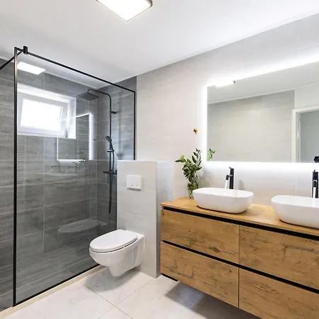 Amazing In With Heated Swimming Pool بيت للعطل سيني