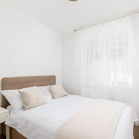 Amazing In With Heated Swimming Pool